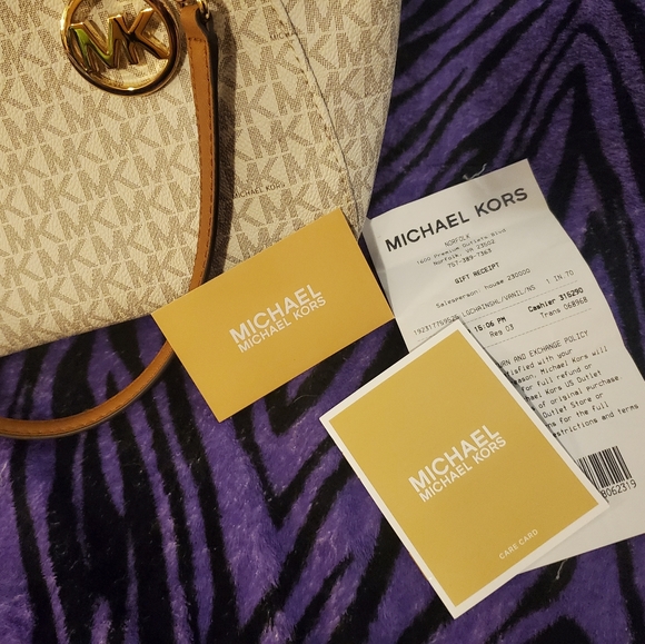 Michael Kors Jet Set Travel Tote - Picture 4 of 4